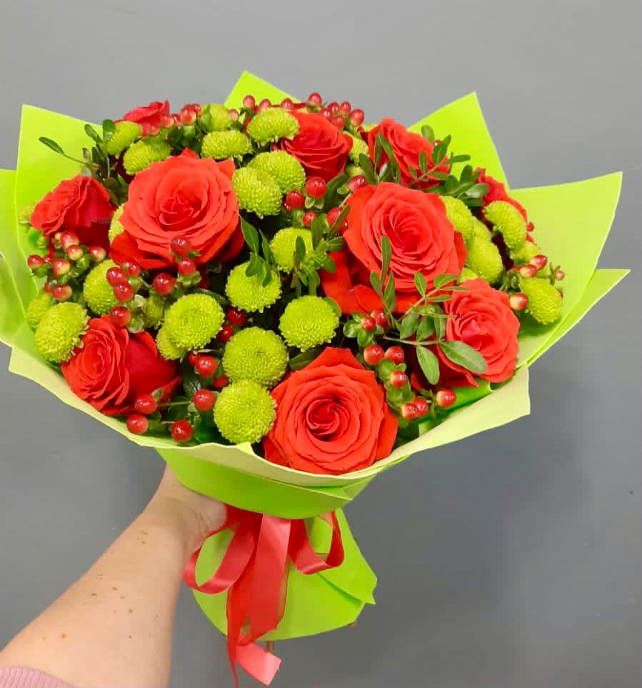 Букет цветов из: Хризантемы и Розы в Рылеево