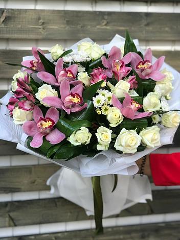 Букет цветов из: Розы и Хризантемы в Рылеево