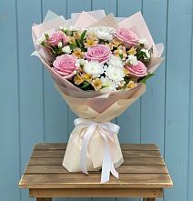 Букет цветов из:  Гвоздики, Орхидеи и Розы в Рылеево