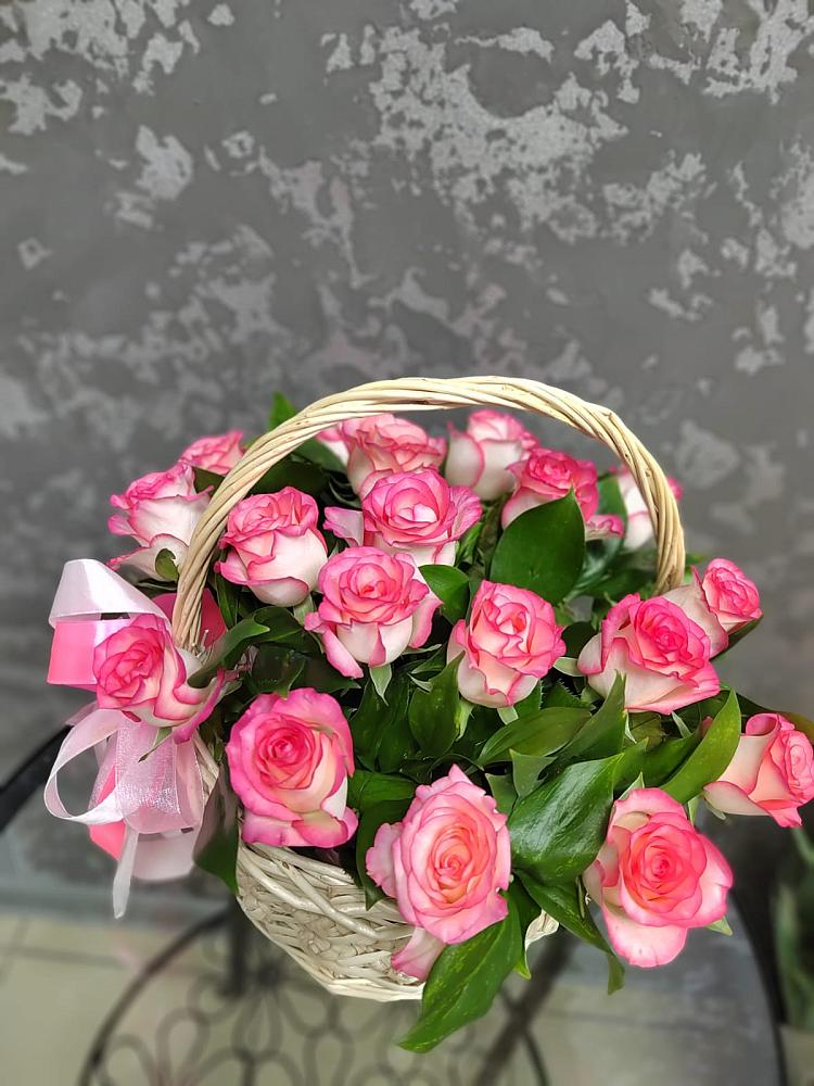 Цветочная композиция из Розы в корзине в Рылеево