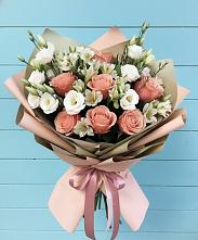 Букет цветов из:  Розы, Альстромерии и Лизиантусы в Рылеево