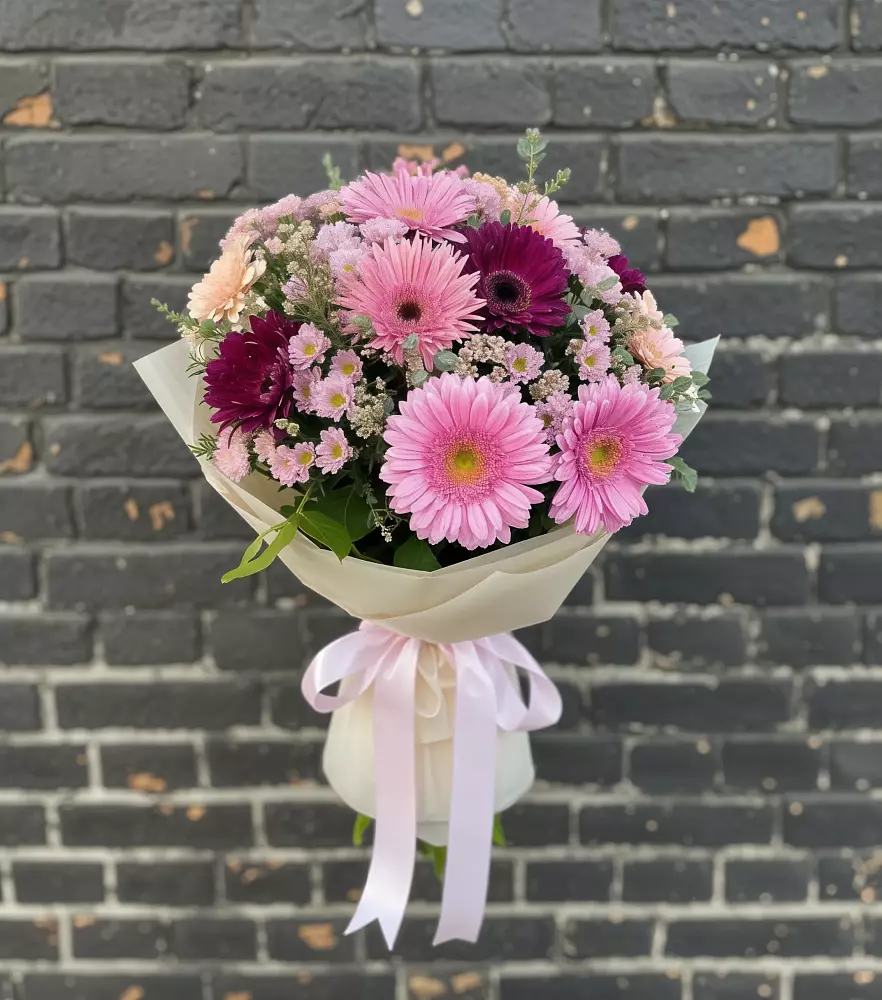 Букет цветов из: Герберы и Хризантемы в Рылеево