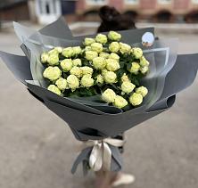 Букет Белые кустовые розы Солинеро в Рылеево