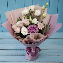 Букет цветов из:  Розы и Лизиантусы в Рылеево