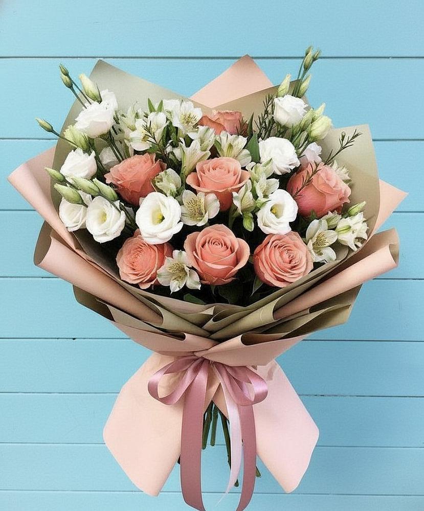 Букет цветов из: Розы, Альстромерии и Лизиантусы в Рылеево