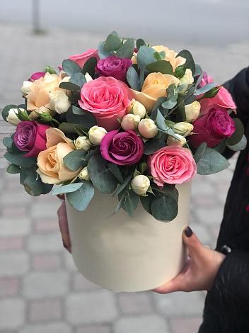 Цветочная композиция из Розы в шляпной коробке в Рылеево