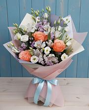 Букет цветов из:  Лизиантусы, Розы, Альстромерии и Гипсофила в Рылеево