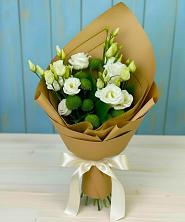 Букет цветов из:  Хризантемы и Лизиантусы в Рылеево