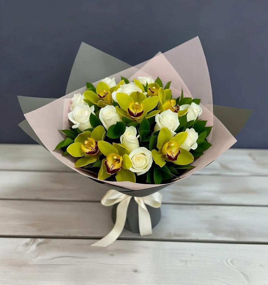 Букет цветов из: Орхидеи и Розы в Рылеево