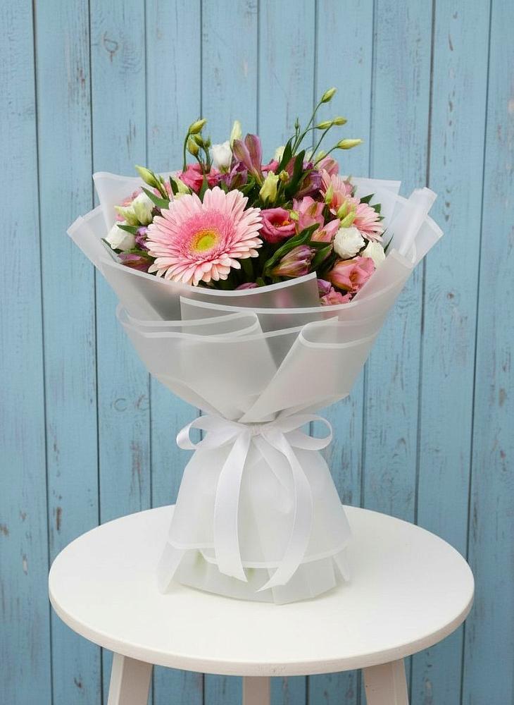 Букет цветов из: Герберы, Альстромерии и Лизиантусы в Рылеево