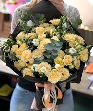 Букет птица счастья в Рылеево Букет цветов из: Розы и Лизиантусы в Рылеево