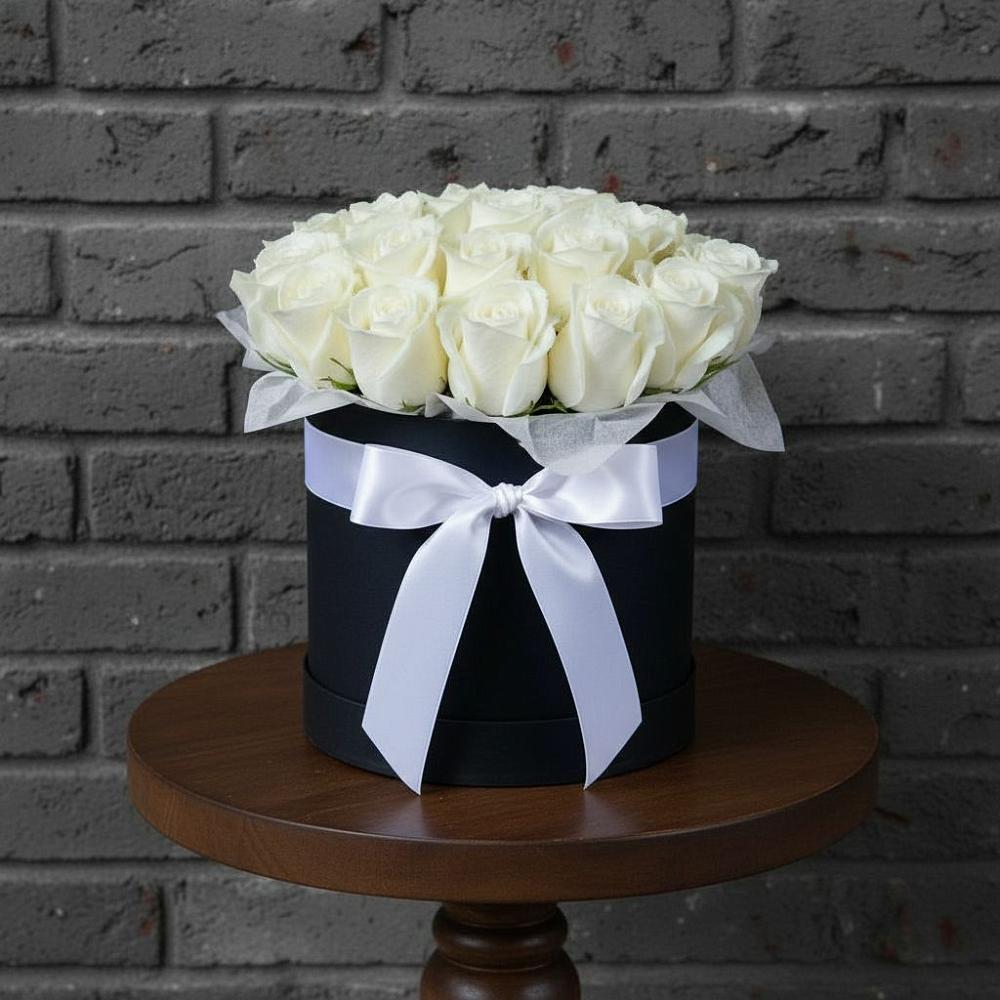 Цветочная композиция из Розы в шляпной коробке в Рылеево