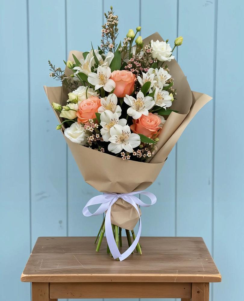 Букет цветов из: Альстромерии, Лизиантусы, Розы и Хризантемы в Рылеево